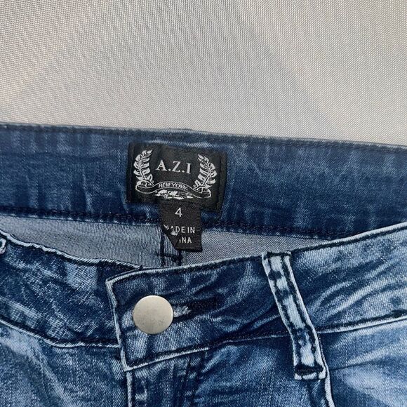 A. Z. I Women's Blue Jeans with Pink Floral Embroidery Size 4 - Picture 2 of 12